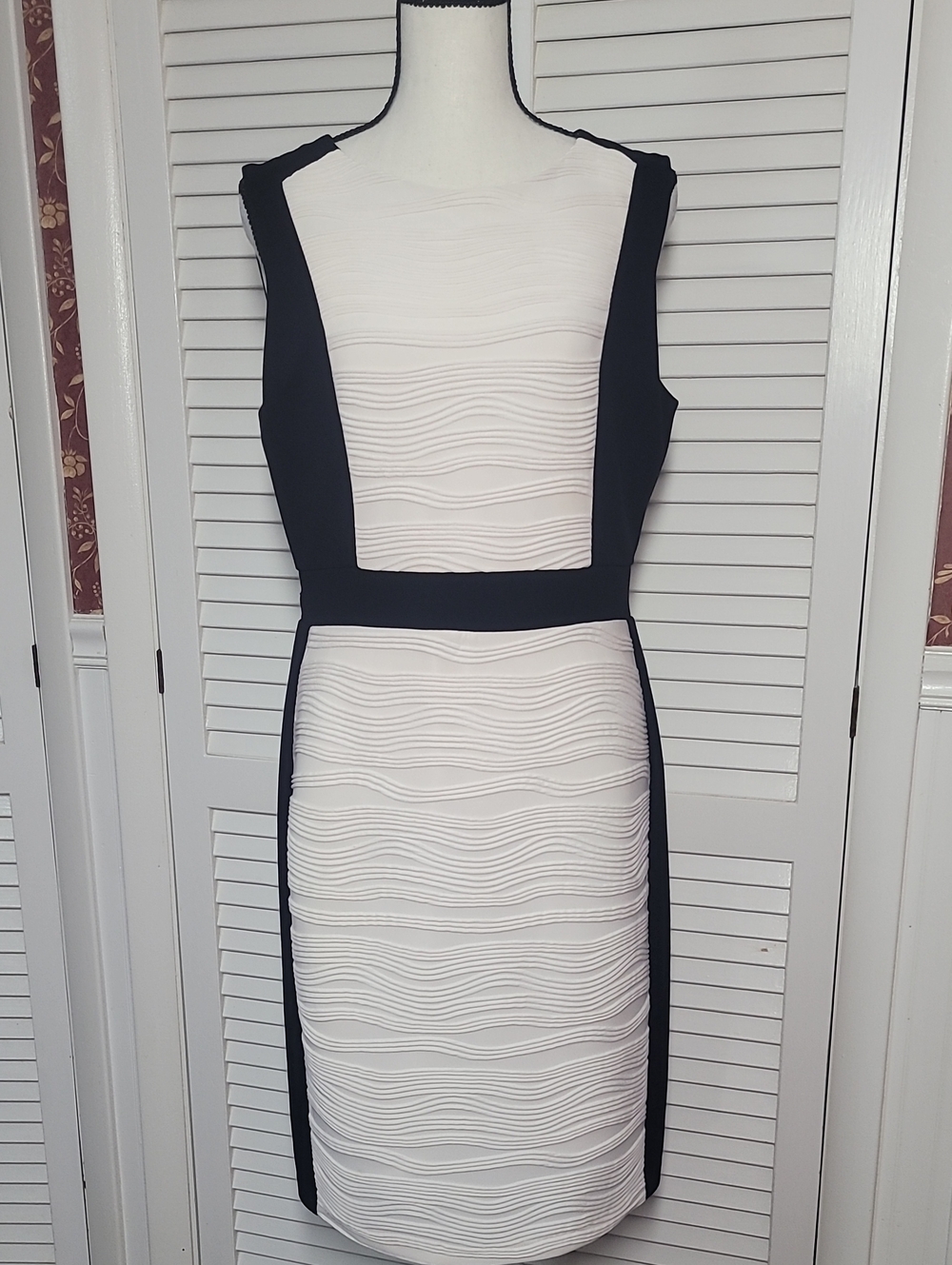 Black and White Sleeveless Bodycon Dress